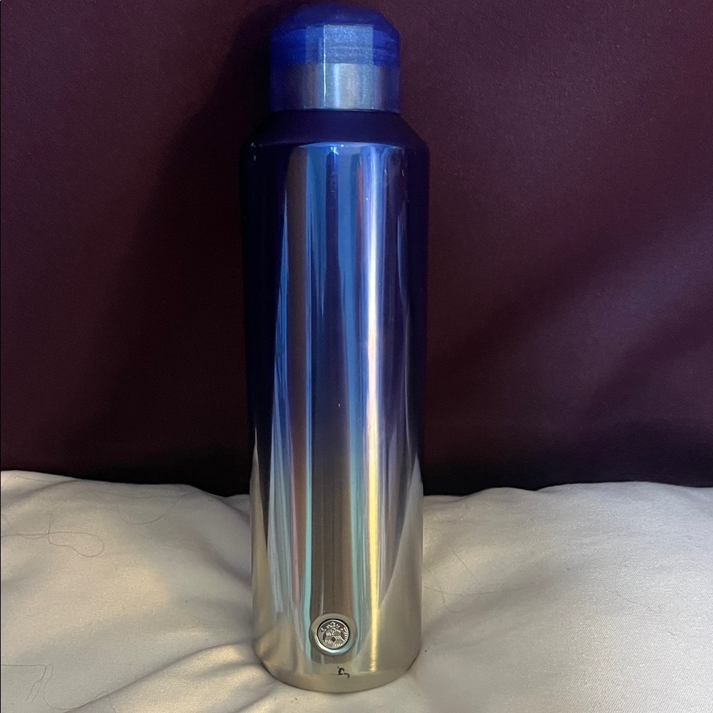 Starbucks Gradient Winter Blue 20 oz Water Bottle - Picture 1 of 7